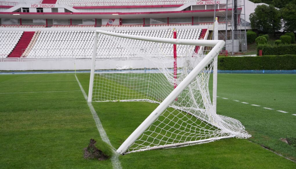 Olujno nevrijeme prouzročilo znatna oštećenja na stadionu HŠK Zrinjski